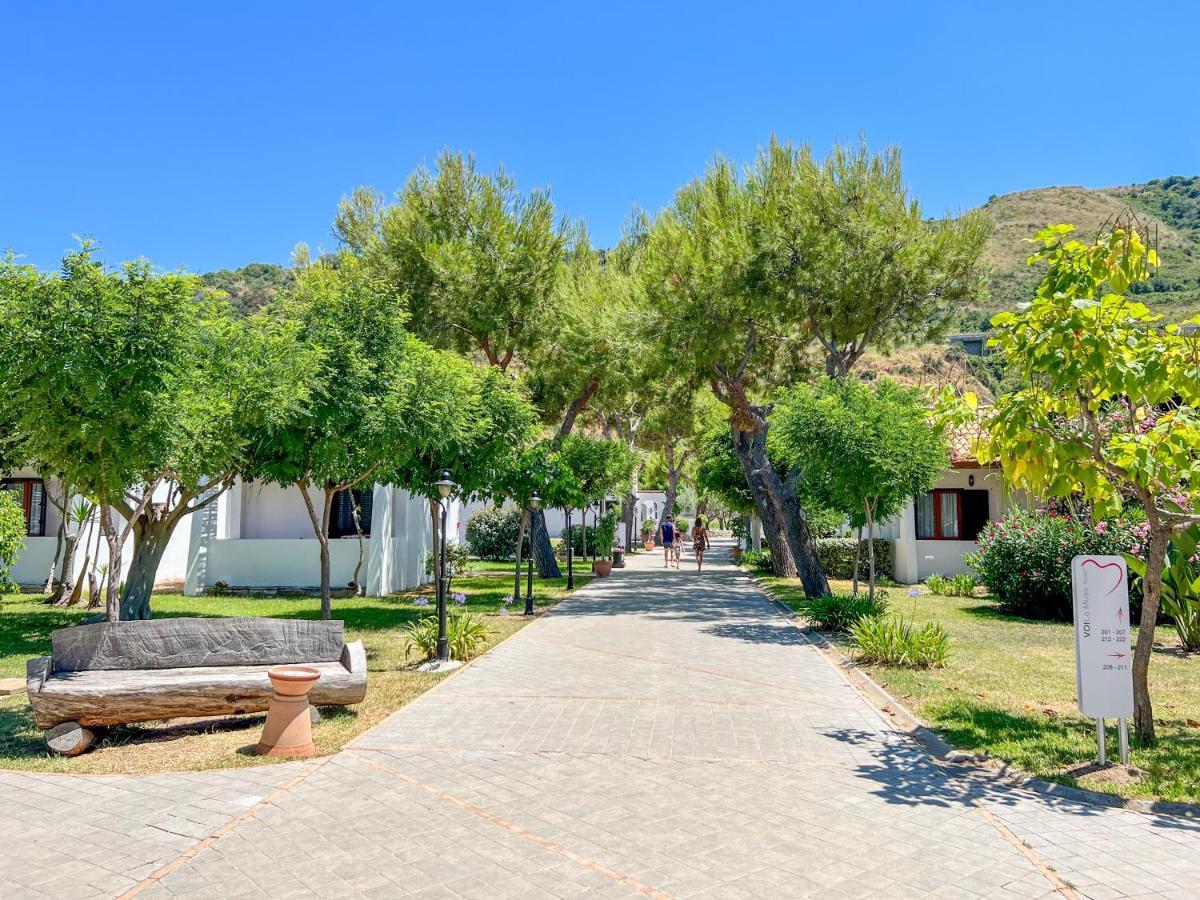 Voi Le Muse Essentia Hotel Zambrone Bagian luar foto