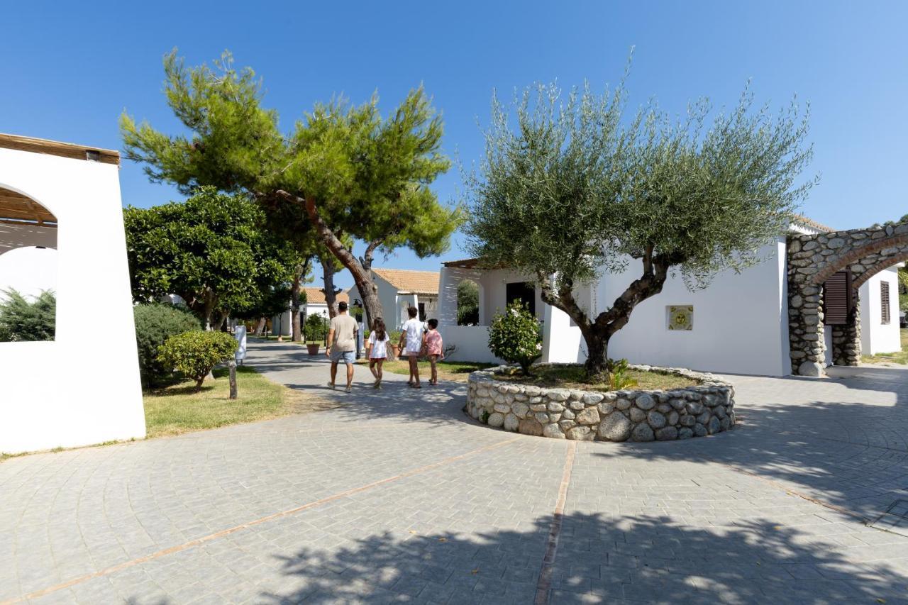 Voi Le Muse Essentia Hotel Zambrone Bagian luar foto
